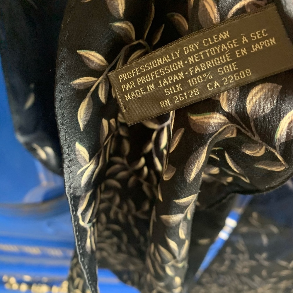 ECHO 100% Silk Oblong Scarf Black With Leaves - Picture 3 of 3